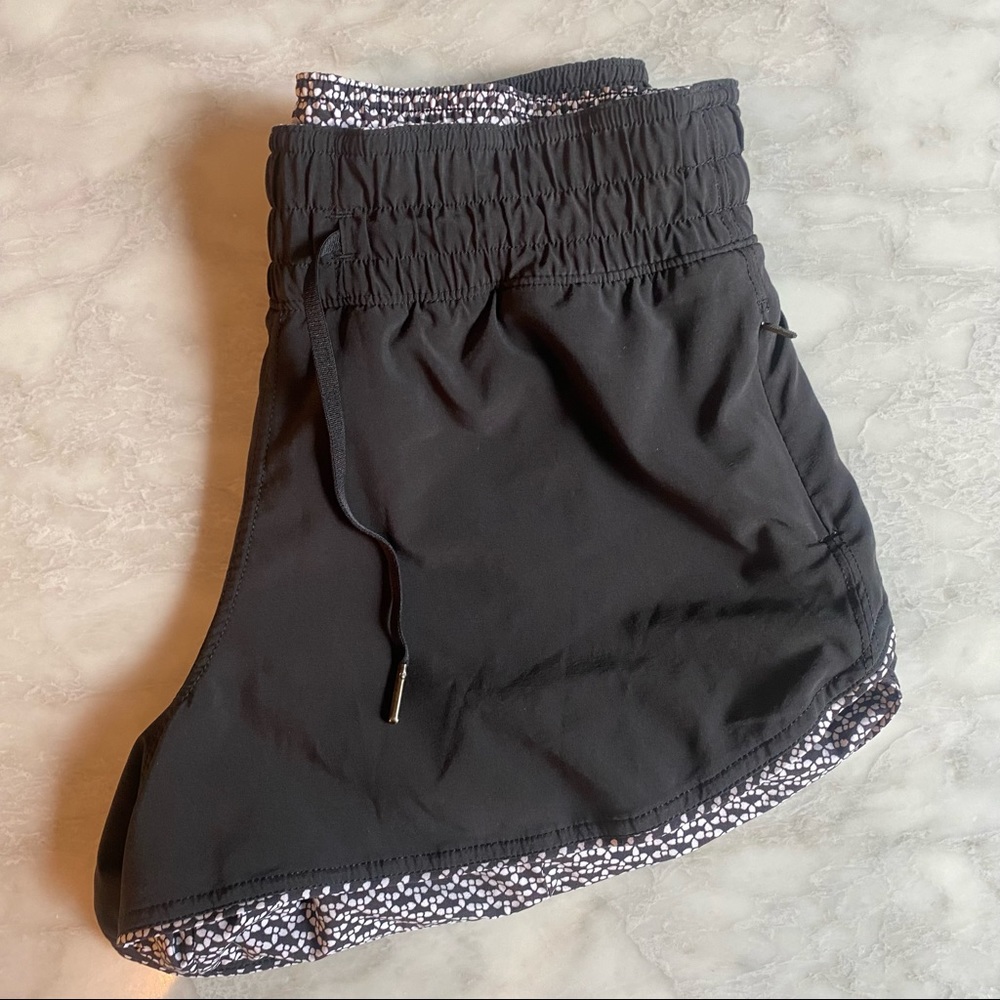 Lulu Lemon Choose A Side Short Reversible! Size 4